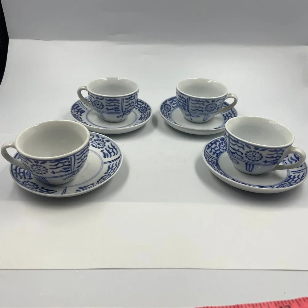 Vtg Blue and White Chinese Porcelain Teacups and Saucers Set of 4 Made in China